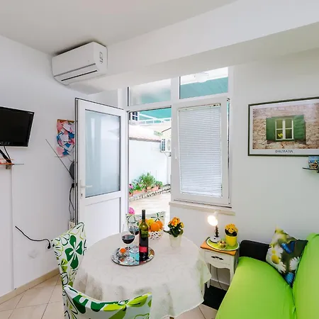 Captain - One Bedroom With Terrace 3 Adults