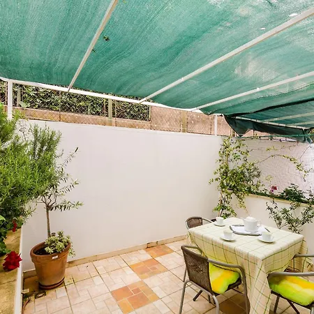Captain - One Bedroom With Terrace 3 Adults Apartment *