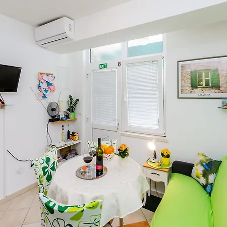 Captain - One Bedroom With Terrace 3 Adults
