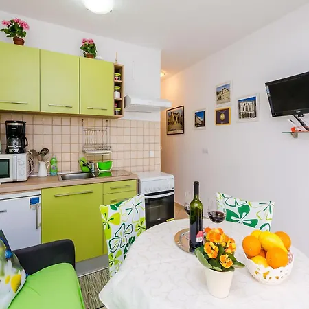 Captain - One Bedroom With Terrace 3 Adults Apartment *